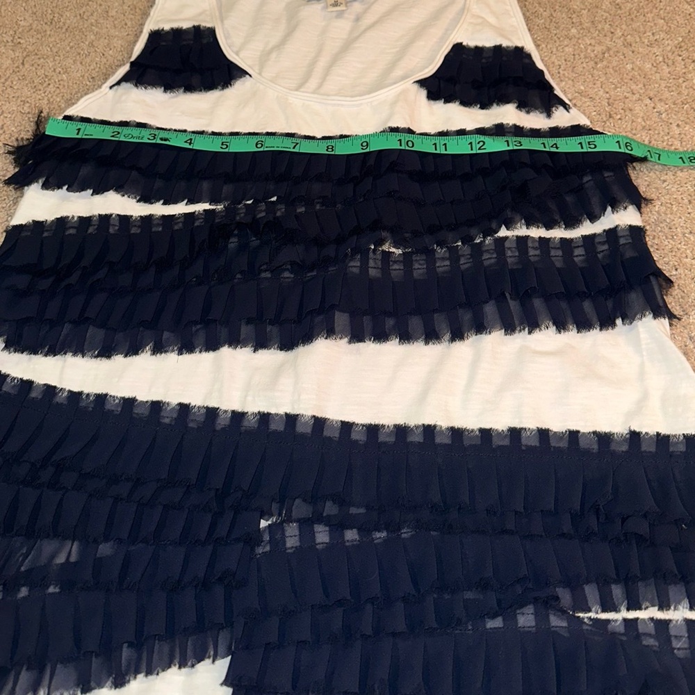 Banana Republic Sleeveless Ruffle Tank Top.  Size M - Picture 8 of 9